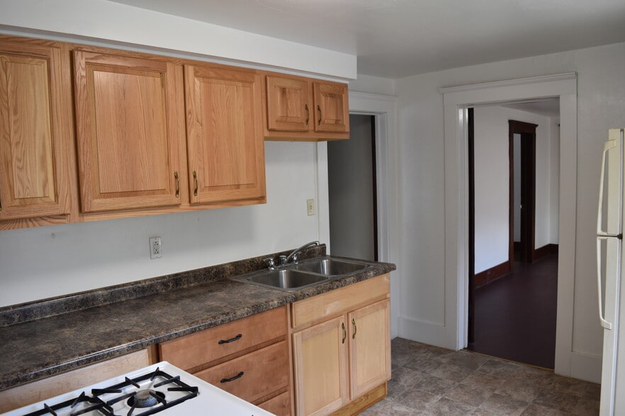 Kitchen - 106 Cherry St