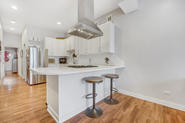 Building Photo - 1111 N Mozart St