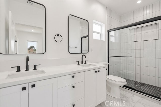 Building Photo - 2338 Cloverdale Ave