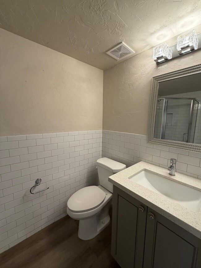 Building Photo - 902 S Surfside Dr