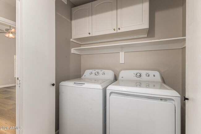 Building Photo - 163 W Liberty Ln