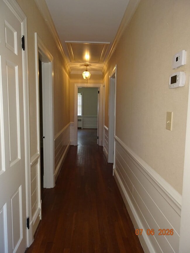 Building Photo - 3 bedrooms, 2 baths single family home