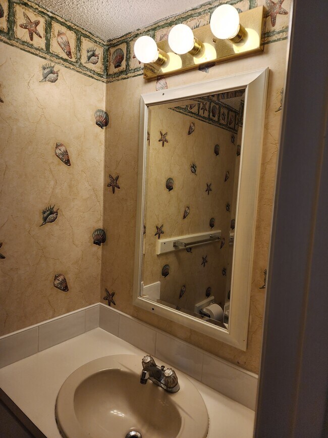 Building Photo - 105 Sandlewood Dr