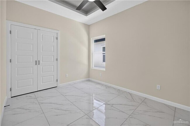 Building Photo - 20 S Woodland Dr
