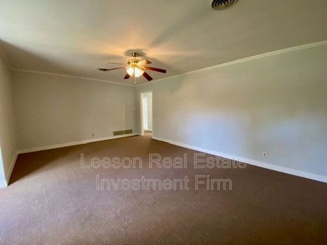 Building Photo - 1819 Shady Ln