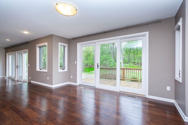Building Photo - SOPHISTICATED COMFORT in HISTORIC FRANKLIN