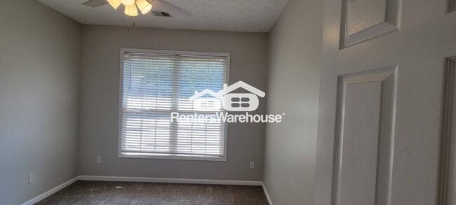Building Photo - 996 Maple Leaf Dr
