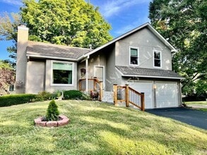 Building Photo - Beautiful Updated 3 Bed 3 Bath Home in Ove...