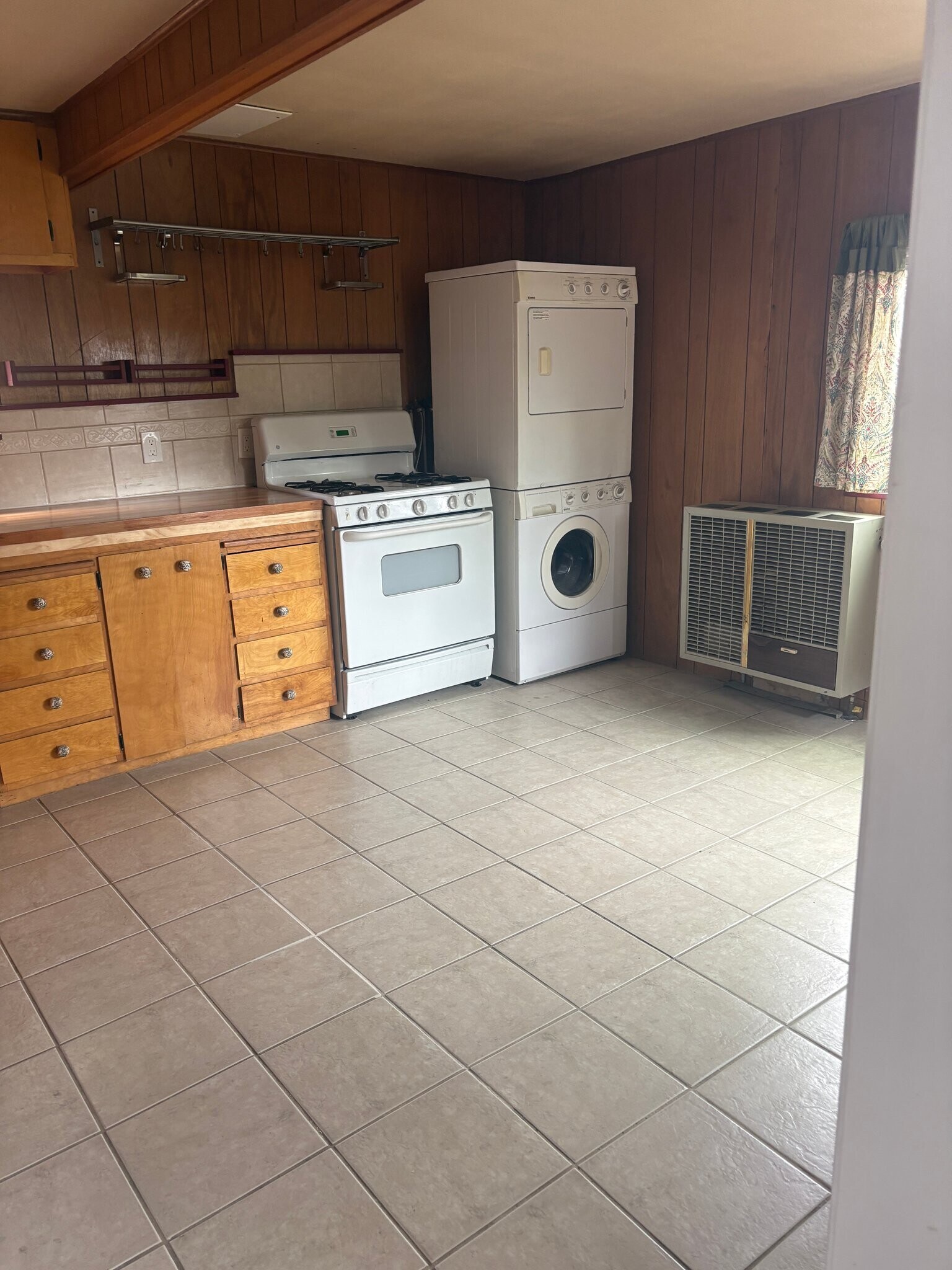 Building Photo - 26302 Lake Forest Dr