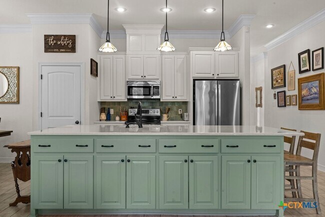 Building Photo - 2402 Twin Ridge Ct