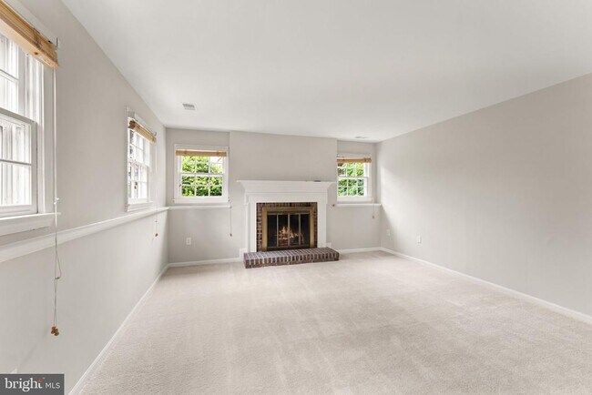 Building Photo - 2660 Oakton Glen Dr
