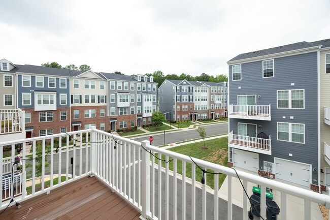 Building Photo - Gorgeous 3 Bedroom Townhome in Henrico!