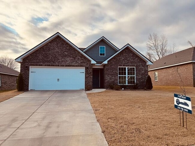 Building Photo - Partially furnished home close to everything