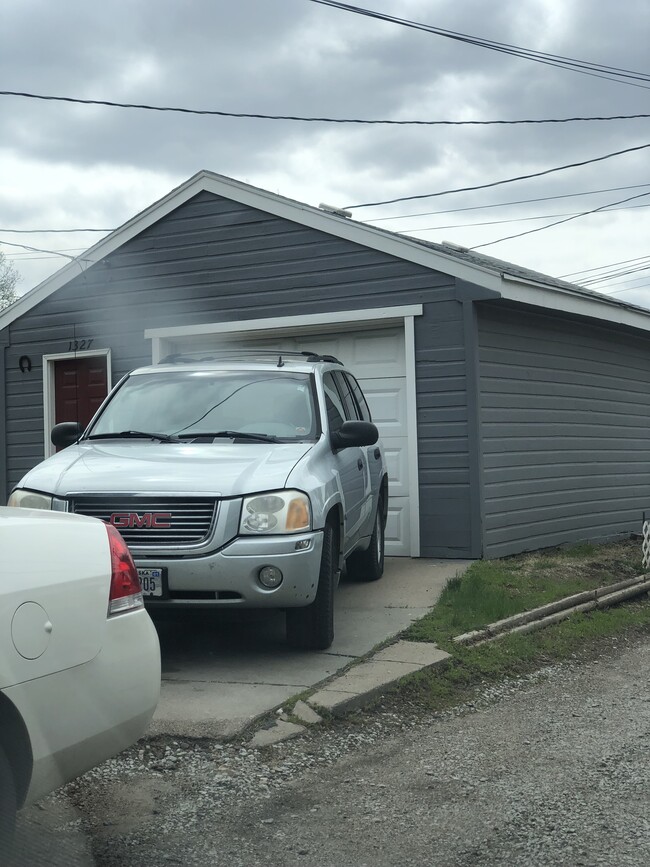 Garage & driveway - 1327 S 10th St