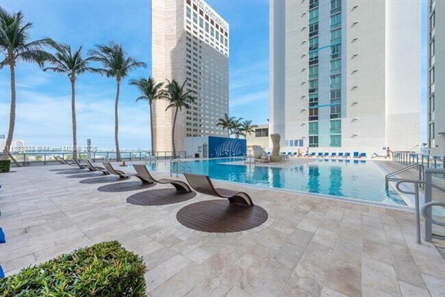 Building Photo - 325 S Biscayne Blvd
