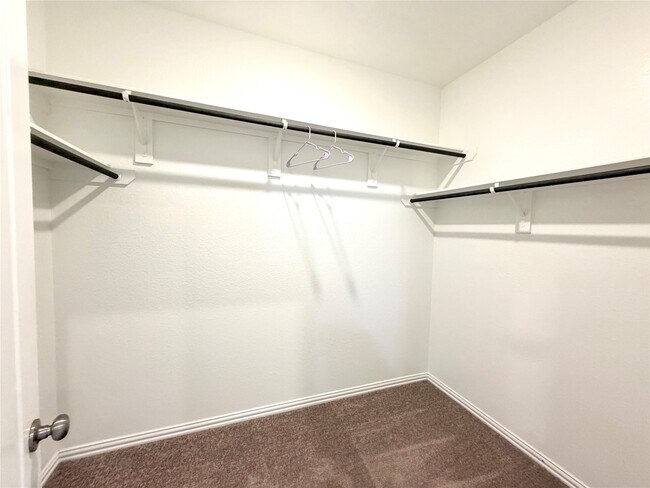 Building Photo - 8319 Divot Trce