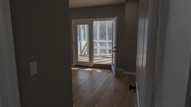 Building Photo - 207 GARDEN St