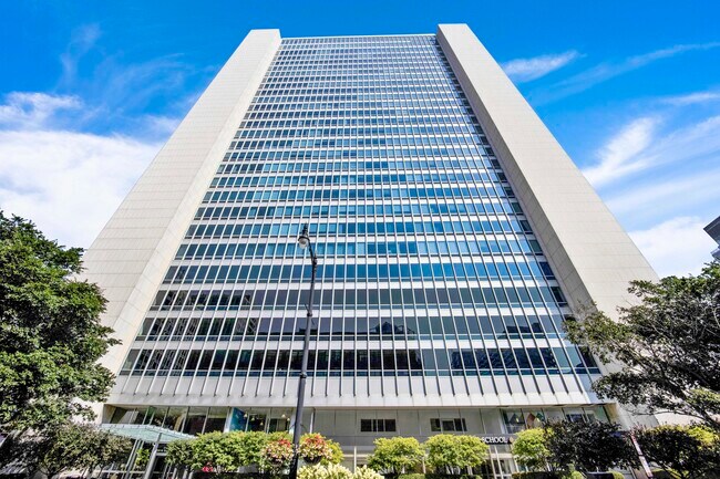 Building Photo - 500 W Superior-710