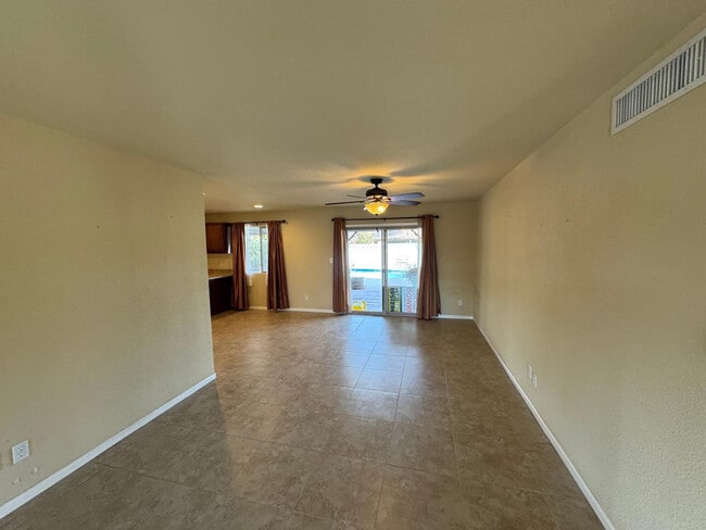 Building Photo - 2058 E Fremont Dr