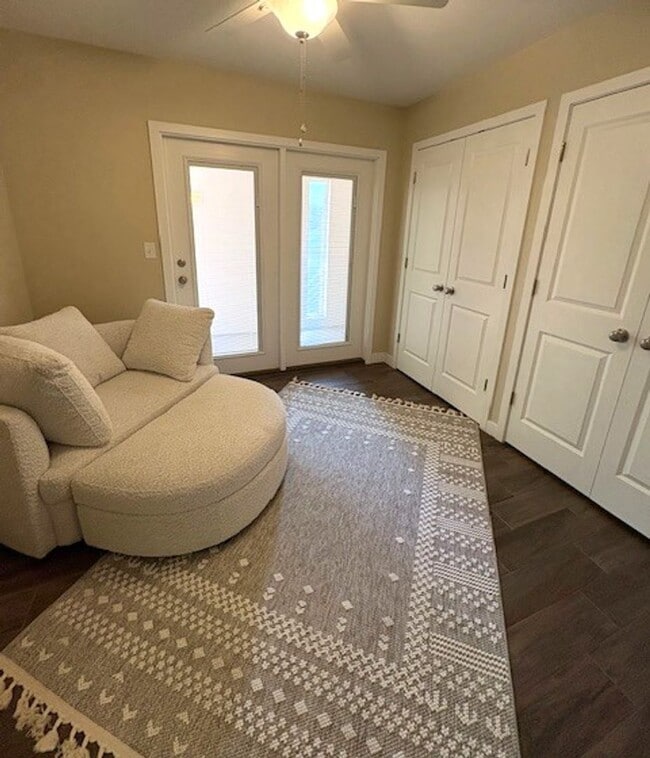 Building Photo - 3 Bedroom Townhome at Three Fountains in M...