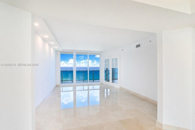 Building Photo - 19333 Collins Ave