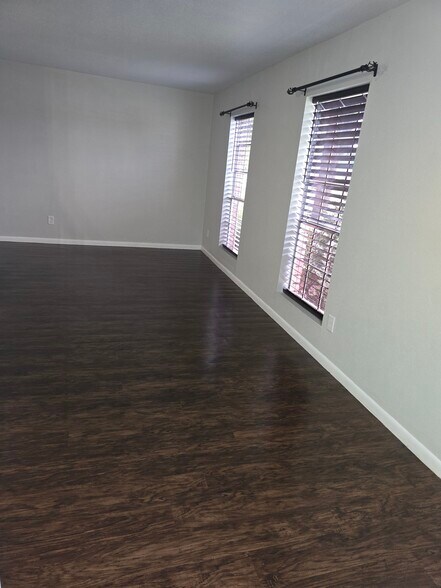 Living - 465 Longmeadow St