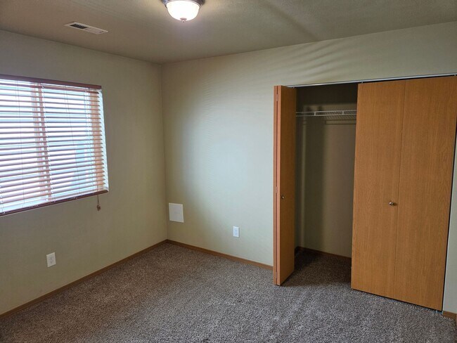 Building Photo - Tschirley  CT Duplex
