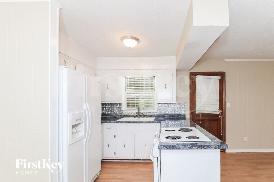 Building Photo - 3082 Lake Ranch Dr