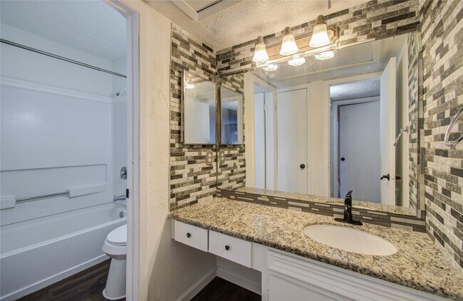 Building Photo - 2800 Jeanetta St