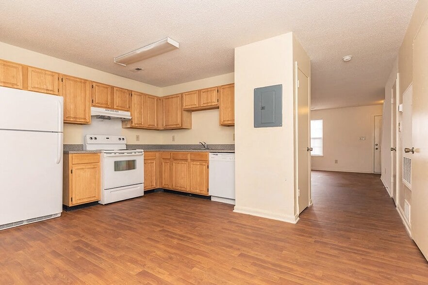 Building Photo - Greens of Pine Glen Apartments