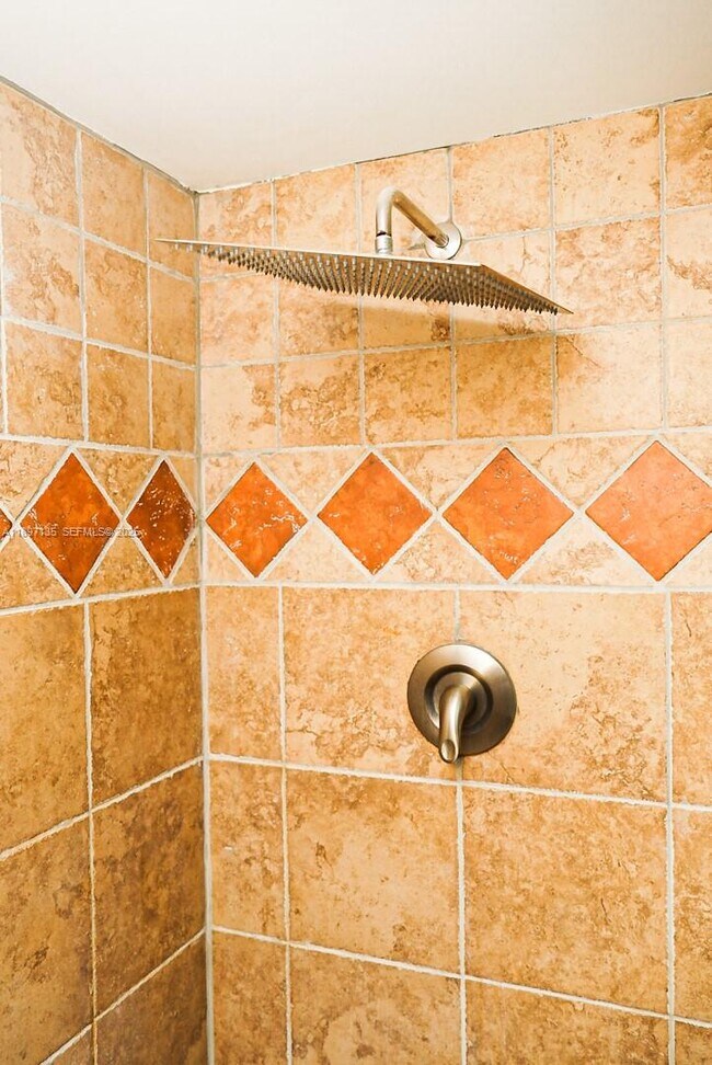 Building Photo - 100 Golden Isles Dr