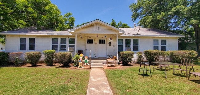 Building Photo - 2 bedroom 1 bath duplex in Shawnee