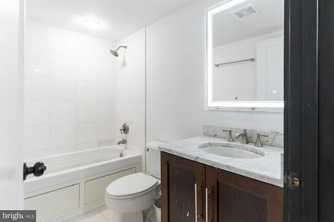 Building Photo - 1520 Green St