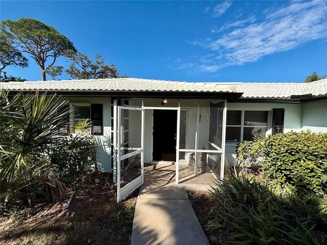 Building Photo - 2328 Cass St