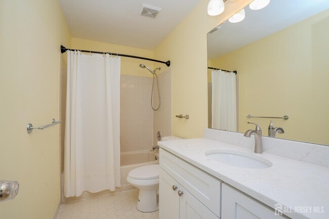 Building Photo - 42 Chicopee Dr