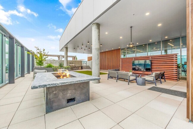 Building Photo - 2 Bedroom Luxury Condo w/ Exquisite Design and World-class Service