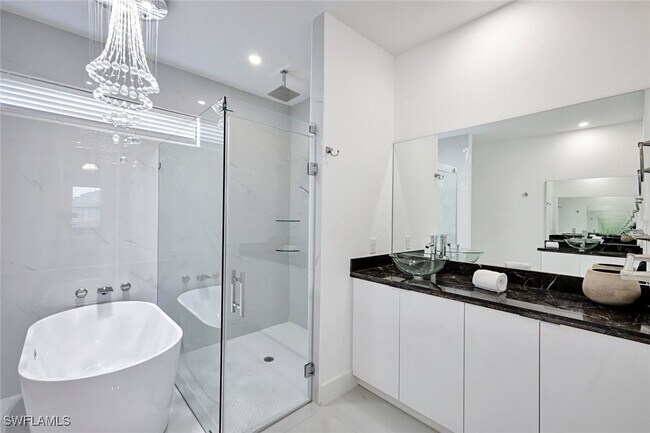 Building Photo - 502 SW 25th Pl