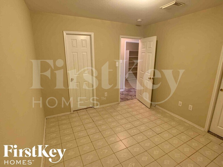 Building Photo - 9342 Bowmore Ct