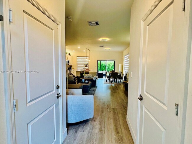 Building Photo - 25532 SW 108th Ave