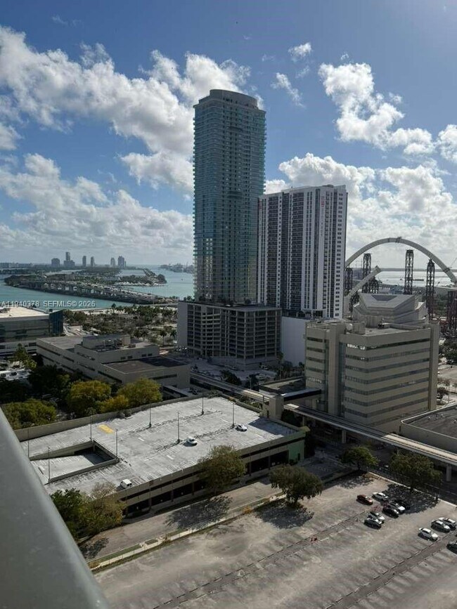 Building Photo - 1600 NE 1st Ave