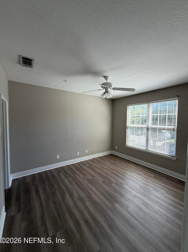 Building Photo - 13810 Sutton Park Dr N