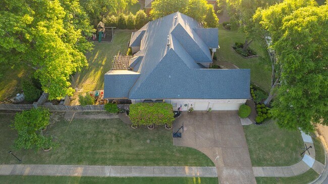 Building Photo - 1765 Hartwell Manor N