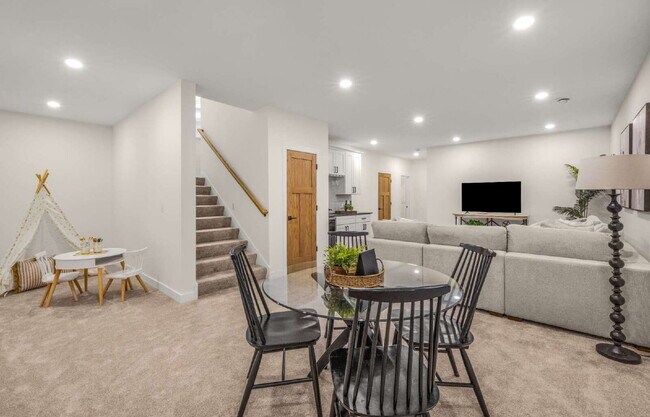 Building Photo - Stunning New Construction in the Heart of Uptown