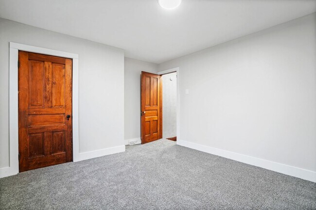 Building Photo - Beautiful Home with Large Two-Car Garage -...