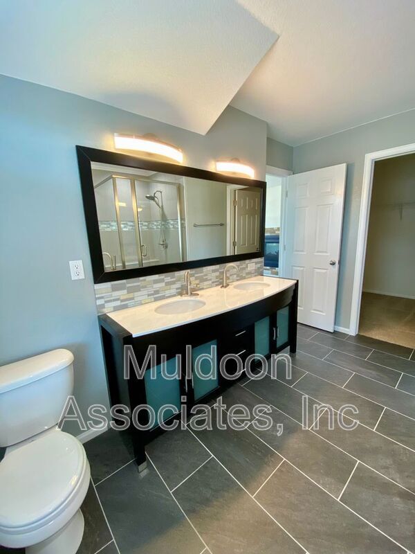 Building Photo - 7605 Dobbs Dr