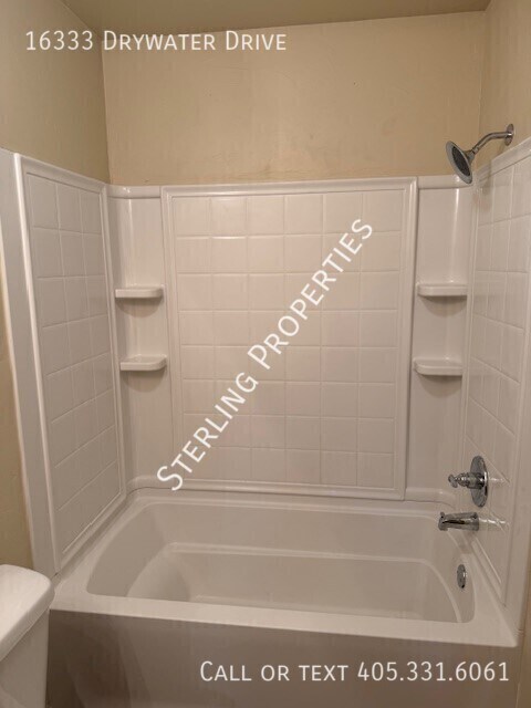 Building Photo - 16333 Drywater Dr