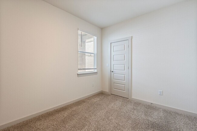 Building Photo - Modern comfort meets Austin flavor, 3-bed gem in Northeast ATX!