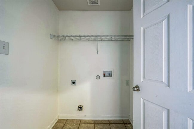 Building Photo - 18509 Sandy Bottom Dr