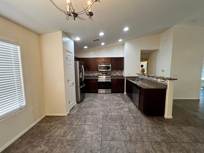 Building Photo - 4137 E Shadow Branch Dr
