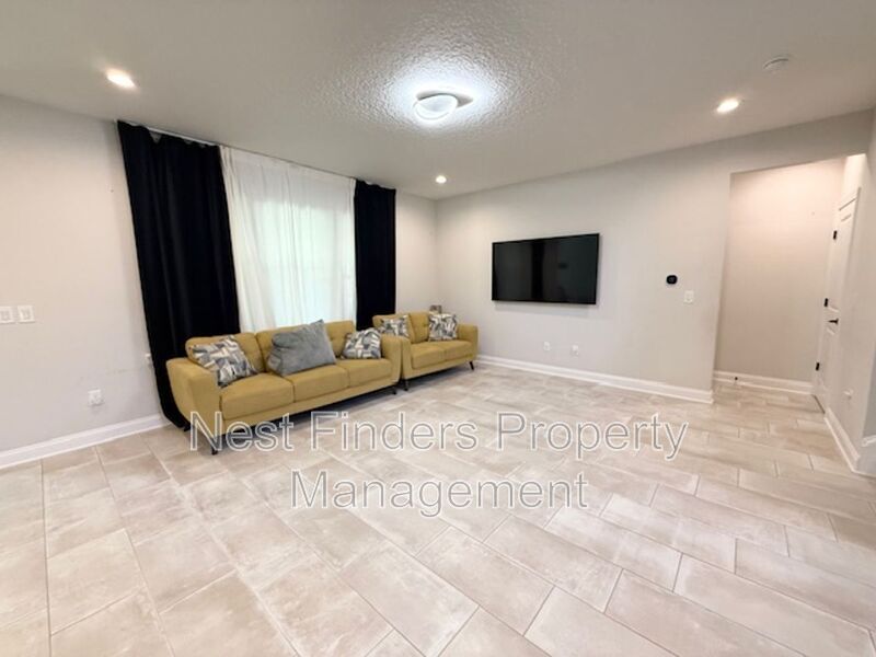 Building Photo - 676 Natureland Cir